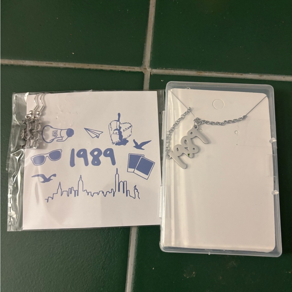 Taylor Swift Silver '1989' Necklace